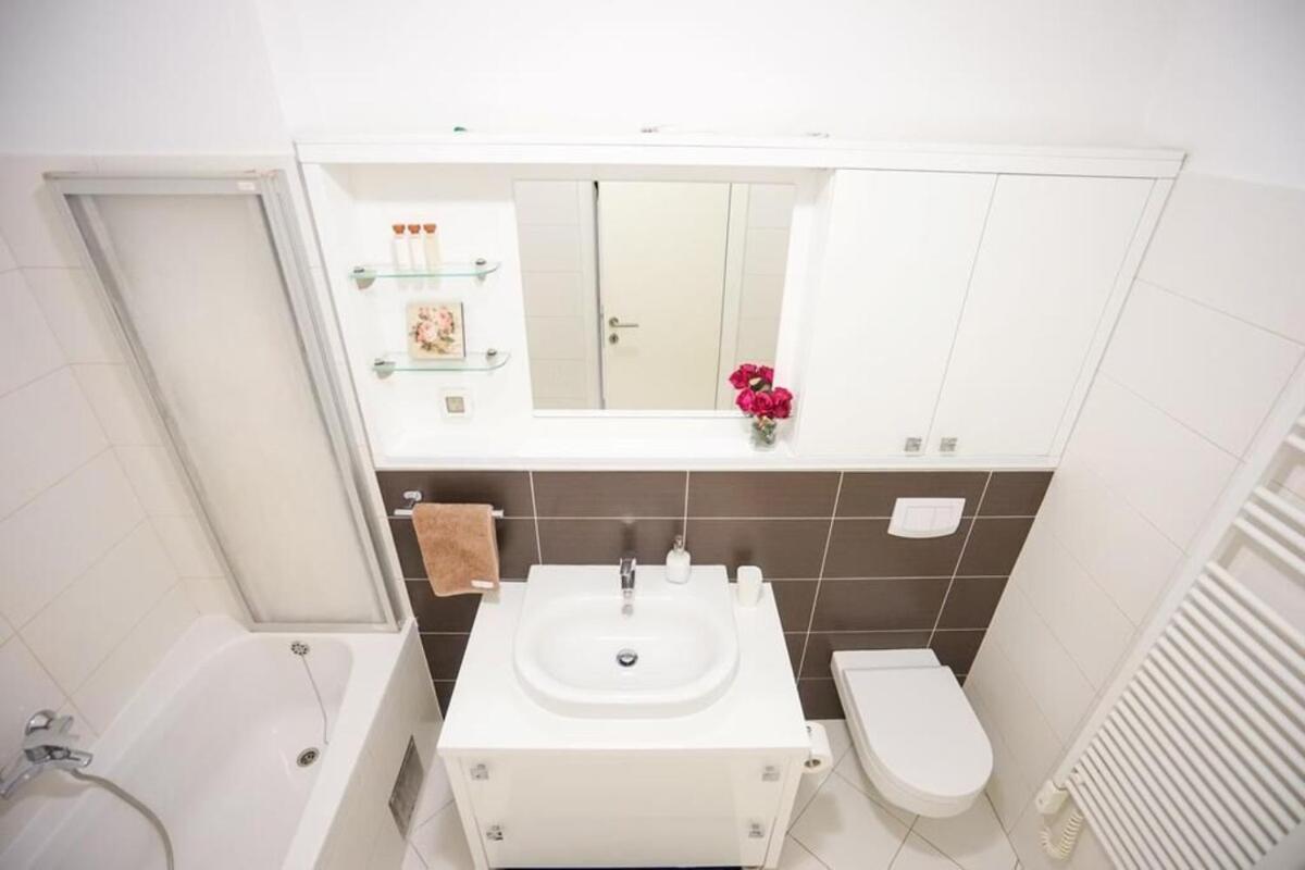 Apartment Zara White Bagian luar foto
