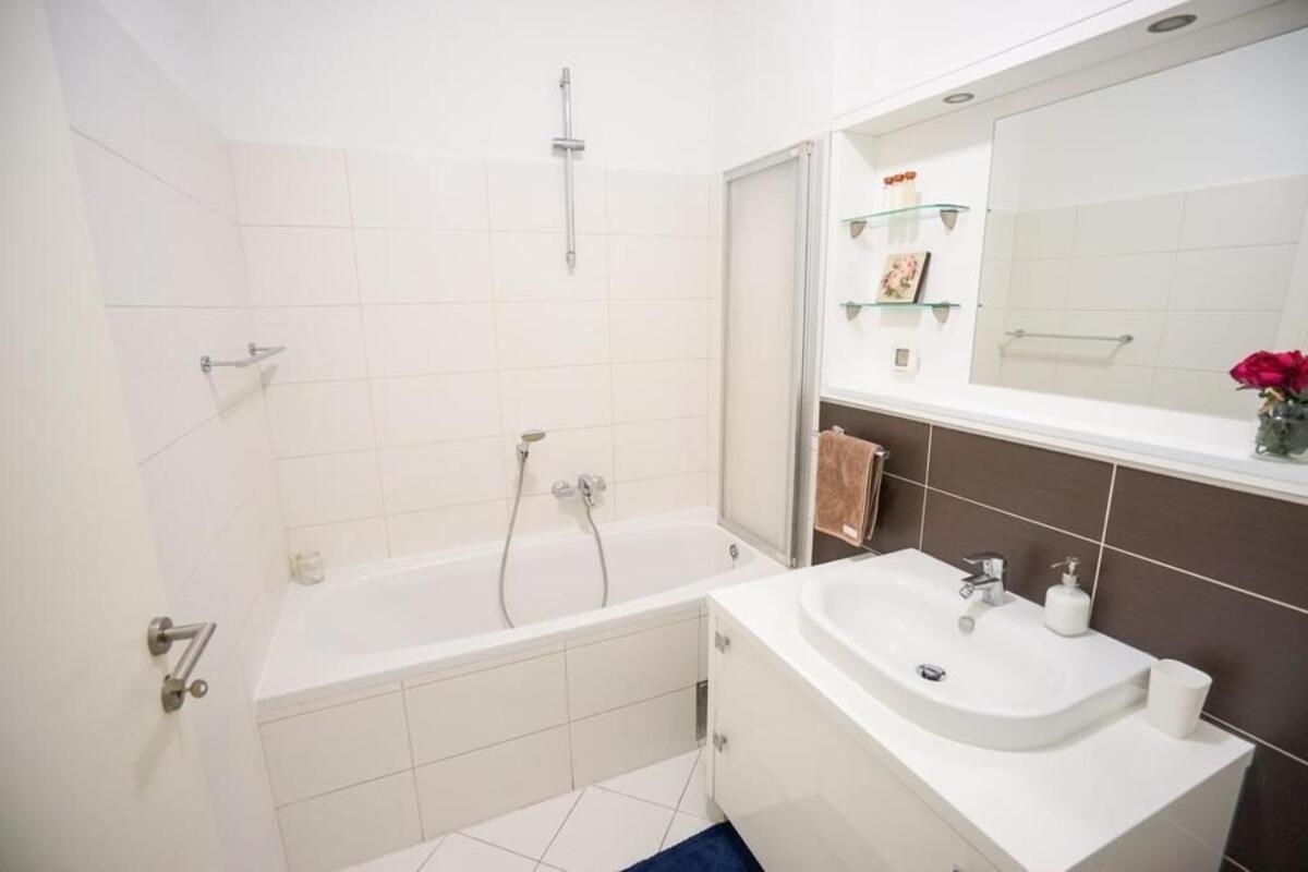 Apartment Zara White Bagian luar foto